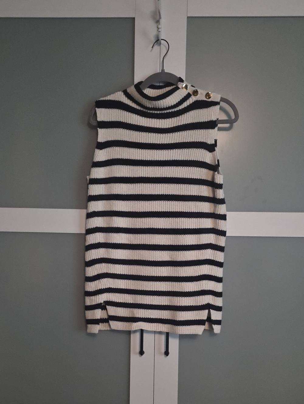 Sleeveless Striped Knit Sweater with Button Detail - Navy & White